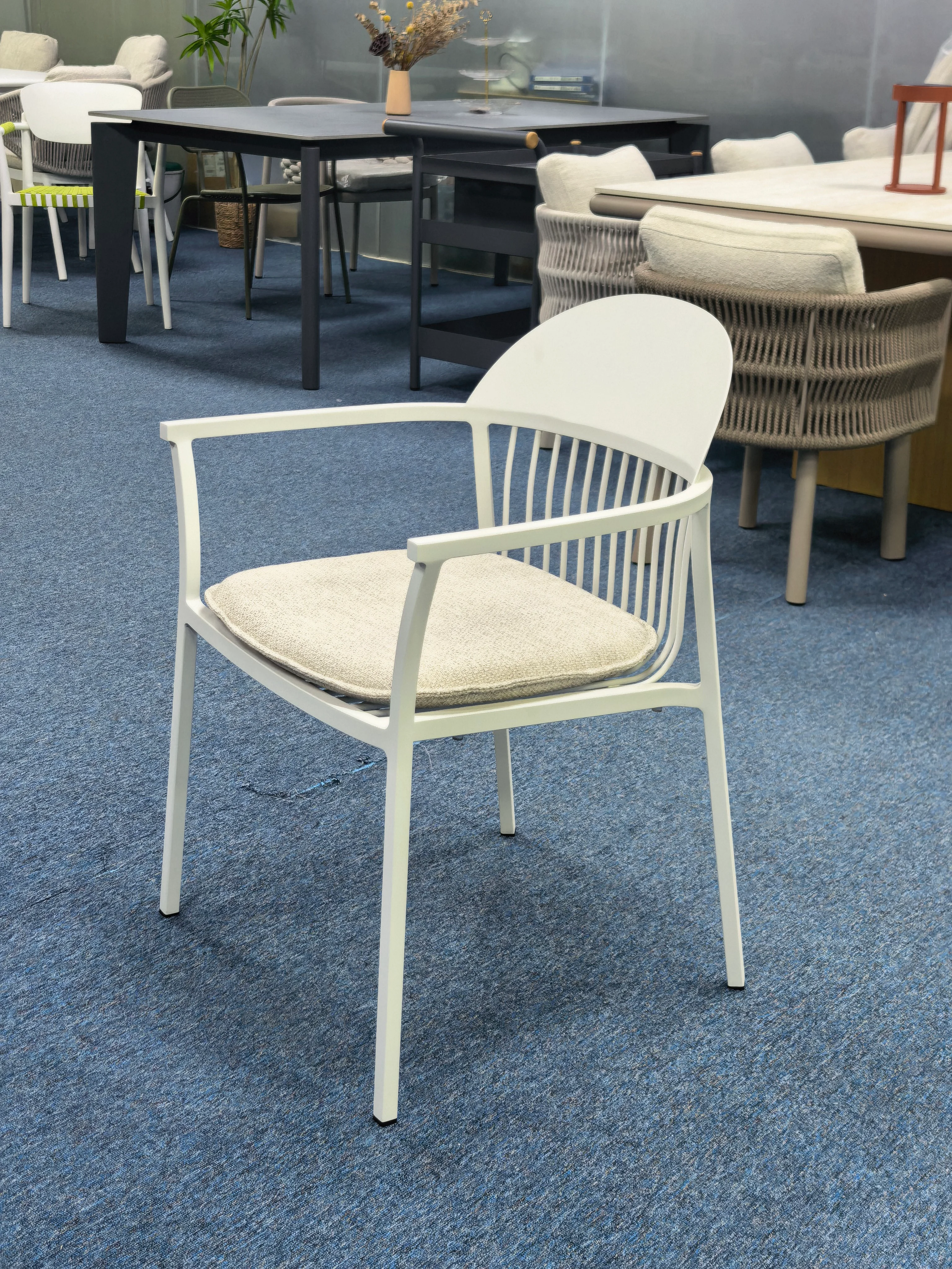 Willong Flow — Dining Armchair