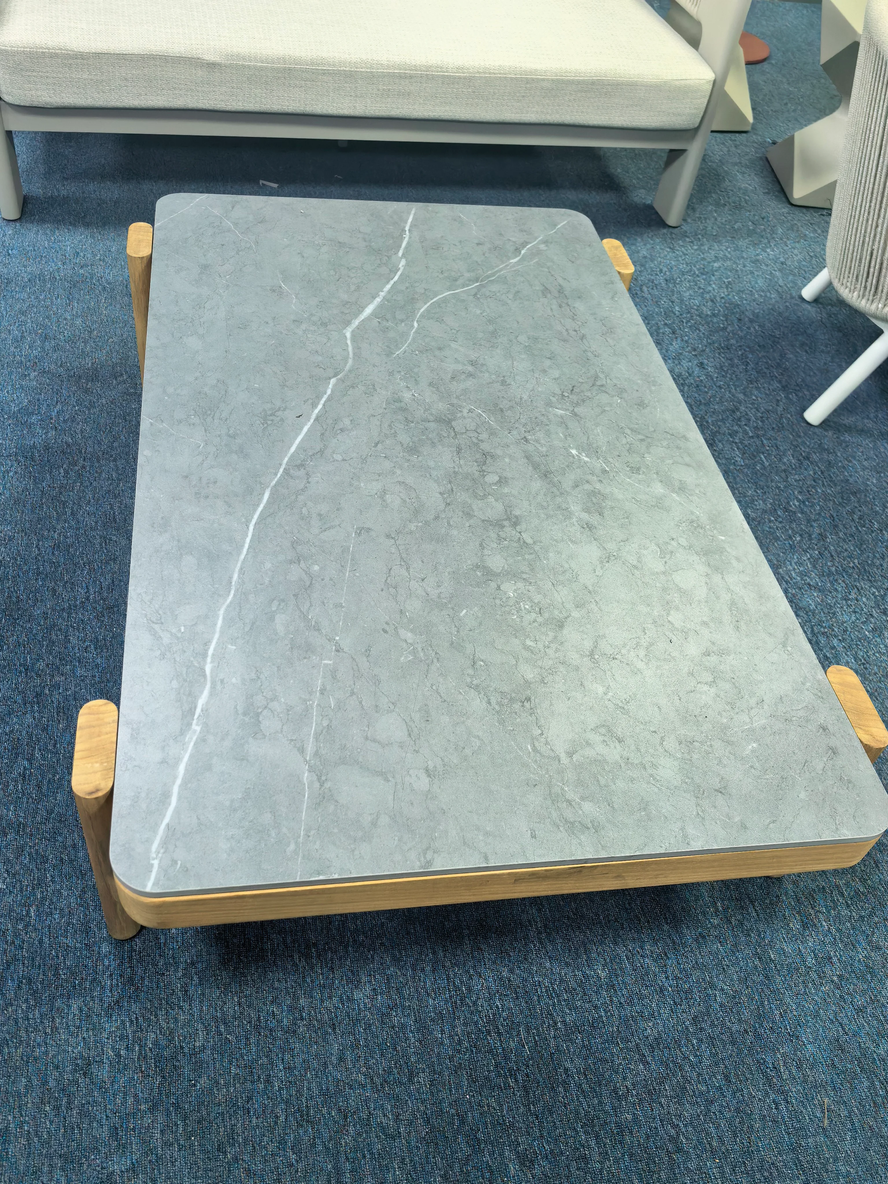 Willong Mo — Coffee Table